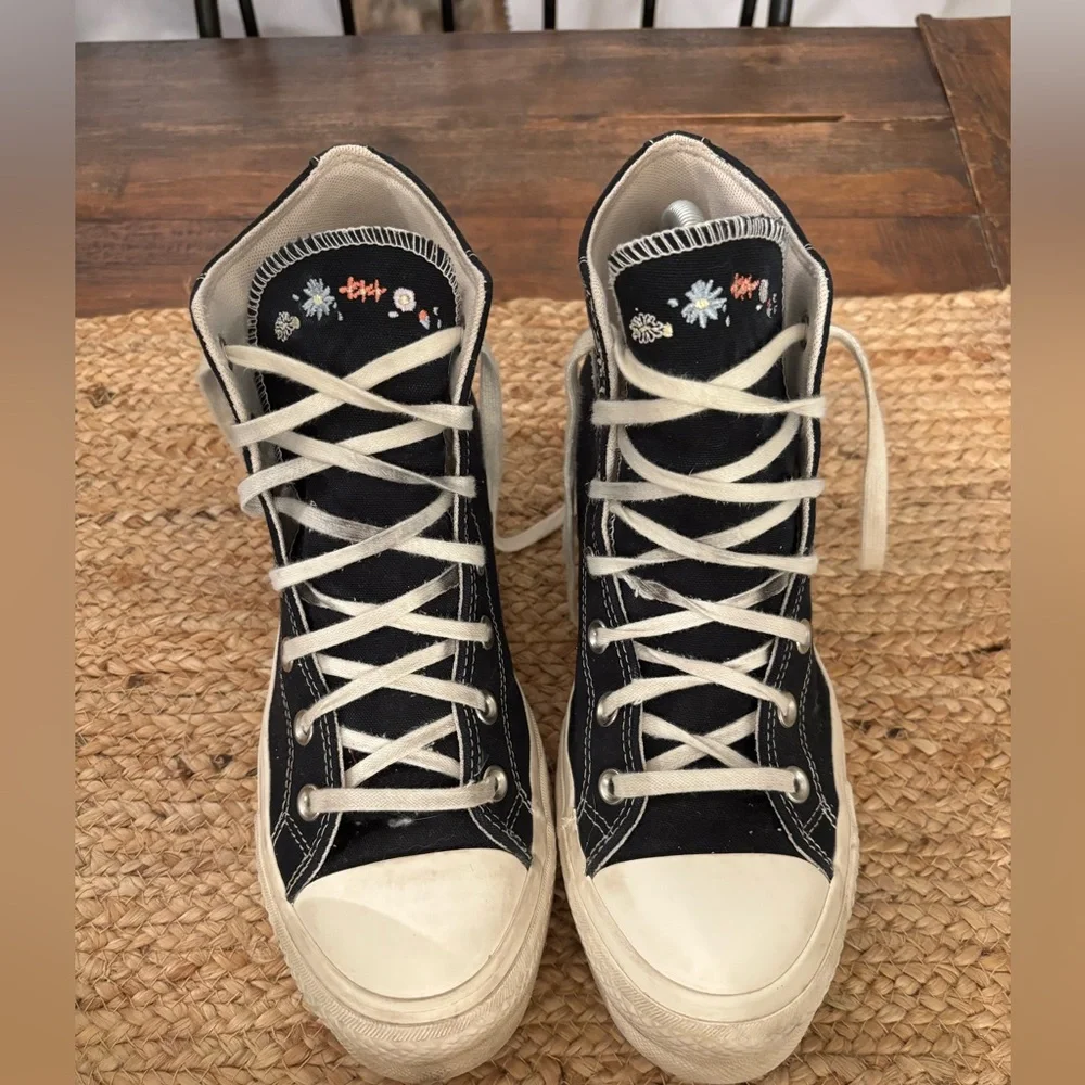 Converse CTAS Lift  Hi Platform Embroidered Floral Women's Sz‎ 9